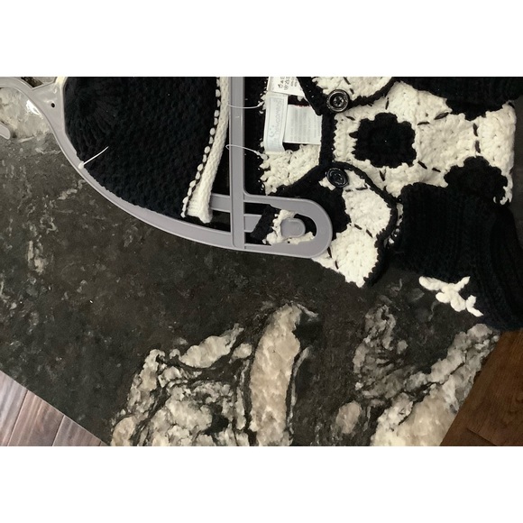 Adorable Newborn photo outfit, Crochet Hat & Slippers Nwt. Soccer themed - Picture 4 of 7